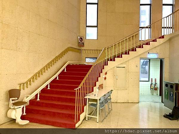 台北榮總泓電升降椅案例