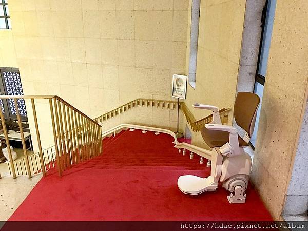 泓電樓梯升降椅荷蘭皇家唯一認證