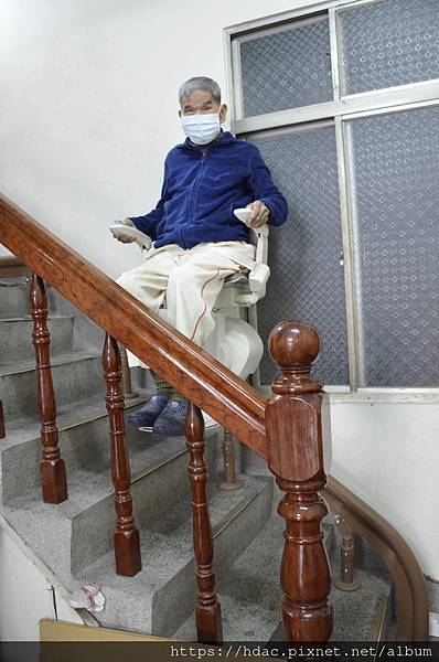 台中樓梯升降椅安裝_泓電樓梯升降椅06