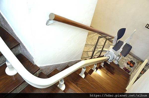 軌道式爬梯機價格.jpg 軌道式爬梯機價格.jpg