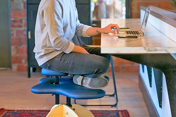 office-chair-that-lets-you-sit-cross-legged-3605 office-chair-that-lets-you-sit-cross-legged-3605