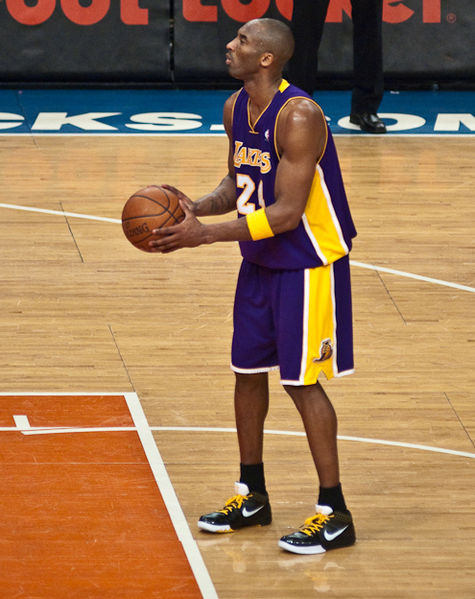 475px-Kobe_Bryant_61_NYK4