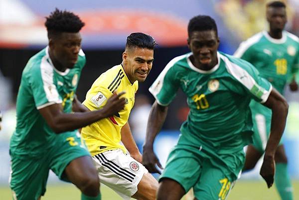 2018年世界盃小組賽第三輪塞內加爾0:1哥倫比亞：J羅有傷在身提前退場，前鋒法考(中)全場總被迫在不舒服的位置拿球，攻擊力大減。