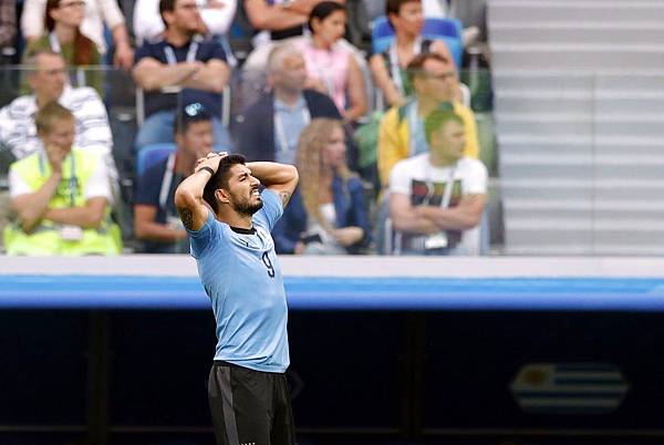 2018世界盃8強淘汰賽法國2:0烏拉圭：少了好搭檔卡巴尼，烏拉圭蘇亞雷斯也感受到像阿根廷梅西般孤立無援的感受。