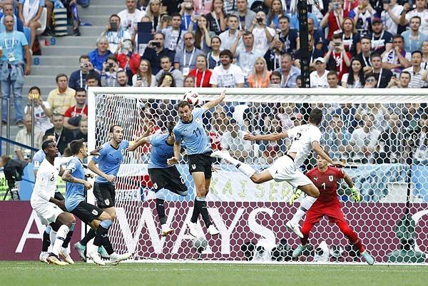 2018世界盃8強淘汰賽法國2:0烏拉圭：法國中後衛瓦拉內頭錘破門