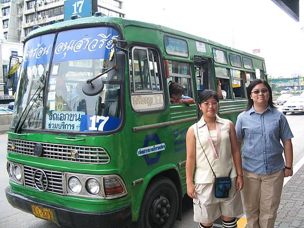 與曼谷的老公車合照