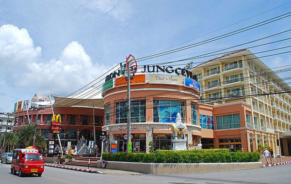 Shopping-in-Phuket-Jungceylon-Shopping-mall-in-Patong.jpg