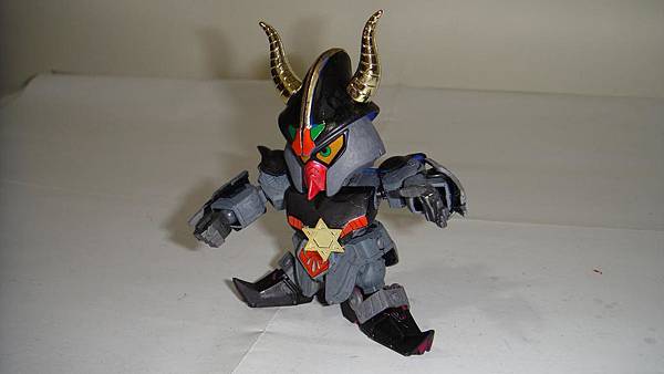 木鹿大王的原型是有濃厚西洋風味的巫師「Satan Gundam」。就這張輕裝形態來看，還沒有撒旦的感覺