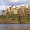 linlithgow_palace_. by Drever.jpg