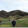 20100404 rolling easter eggs on Arthur's seat.jpg