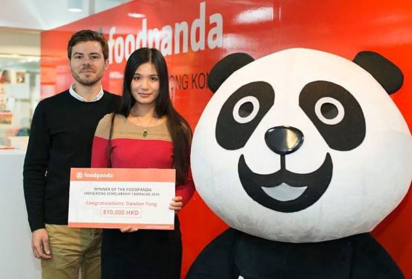 Alex-Roth-and-the-Winner-of-the-foodpanda-Scholarship(1).jpg Alex-Roth-and-the-Winner-of-the-foodpanda-Scholarship(1).jpg