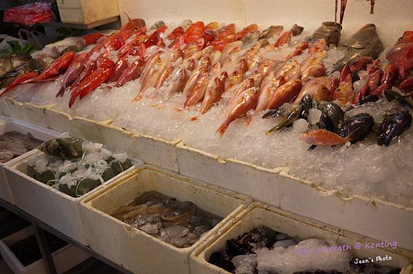隔天中午來到後壁湖漁港吃阿興生魚片