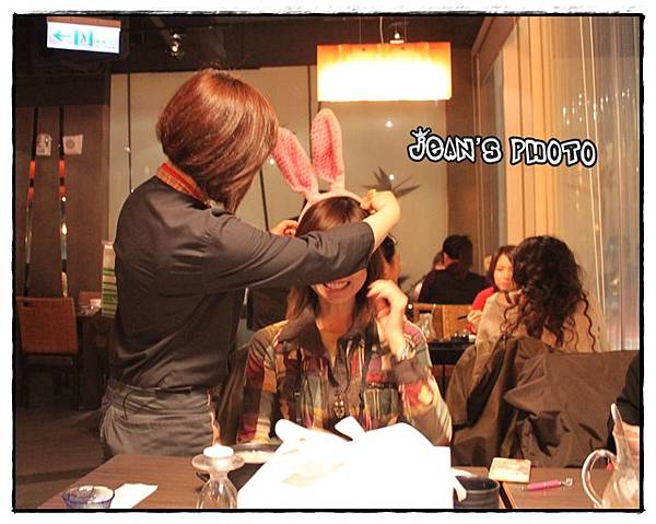 為什麼壽星要戴兔子耳朵啊???