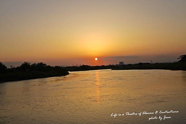 多摩川上夕陽