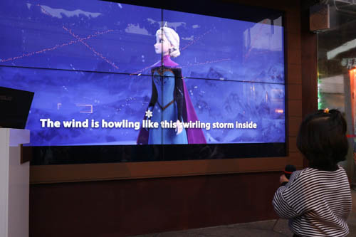 IMG_4687-2 【Disney迪士尼冰雪奇緣嘉年華 | FG特派記者】FahionGuide APP 逛展攻略 | 台北101水舞廣場::聖誕跨年年底必訪景點