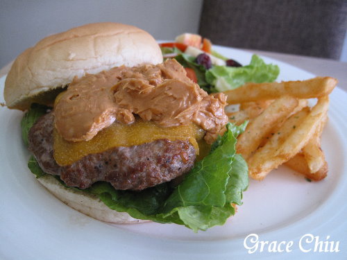 厚實的漢堡排~上菜囉 Viva la fete法式餐廳(捷運忠孝新生站)