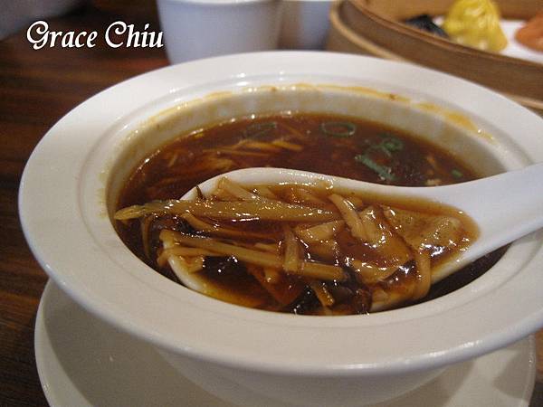 樂天皇朝酸辣湯 八色小籠包 新加坡餐廳 來自新加坡 台北小籠包 信義區中式 樂天皇朝酸辣湯 八色小籠包 新加坡餐廳 來自新加坡 台北小籠包 信義區中式