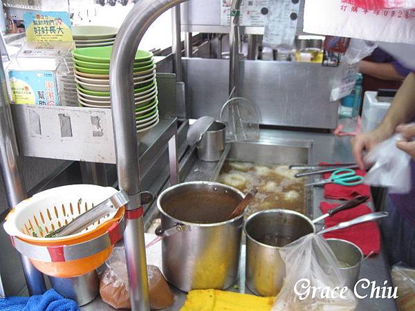 石頭肉圓 板橋肉圓 捷運江子翠站 台灣小吃 台北好吃肉圓 油炸肉圓