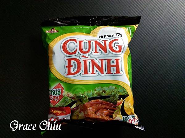 MICOEM CUNG DINH MICOEM宮廷泡麵(宮廷酸蝦風味速食麵)香菜味一直隱約出現