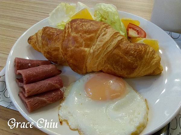 Miss Croissant 活力早餐牛肉經典盤餐 蜜可頌 (亞洲廣場站前店)