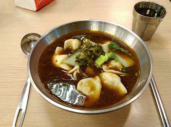 台北地下街 牛肉湯餃 裡面8粒水餃 70元