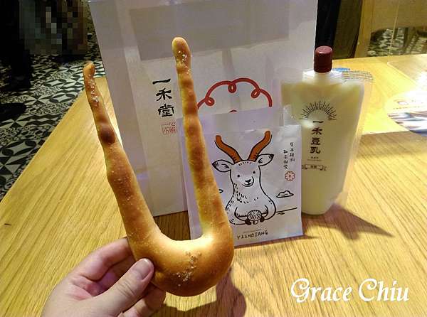 一禾堂麵包本舖海鹽羊角麵包 萌萌造型 三段口感 底餡包了松露餡香氣獨特 阿珮珮未完待續的旅程 生活是一場未完待續的美食 玩樂之旅