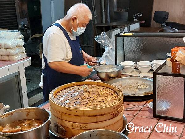 源芳刈包 華西街觀光夜市 夜市小吃 台灣小吃 米其林必比登