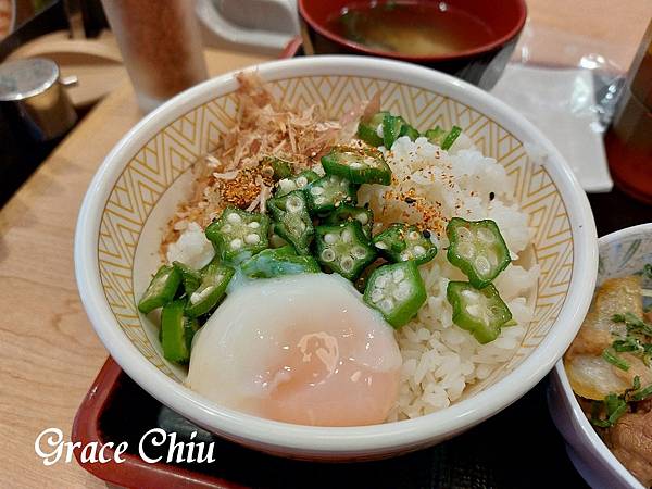 秋葵 牛肉元氣朝食(89元) すき家朝食 sukiya早餐 すき家早餐