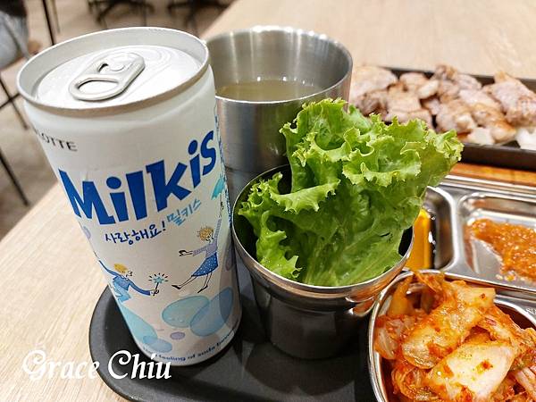 韓國乳酸蘇打飲 包肉生菜 海帶豆芽湯 八色烤肉mini 팔색삼겹살 台北101美食街 一人份韓國烤肉