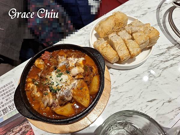 紅酒燉牛肉熱盤 佛卡夏 BANCO 南義窯烤披薩 拿坡里披薩 生義大利麵