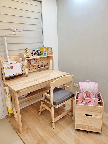 【兒童書桌推薦】環安傢俱好好學習桌椅許願組。從小孩用到大人。 【兒童書桌推薦】環安傢俱好好學習桌椅許願組。從小孩用到大人。