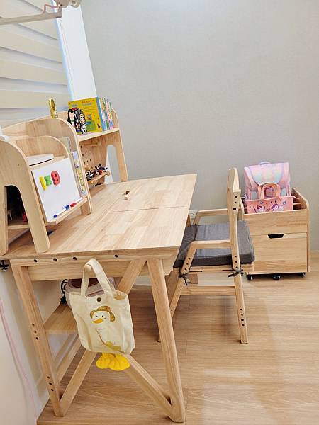 【兒童書桌推薦】環安傢俱好好學習桌椅許願組。從小孩用到大人。 【兒童書桌推薦】環安傢俱好好學習桌椅許願組。從小孩用到大人。