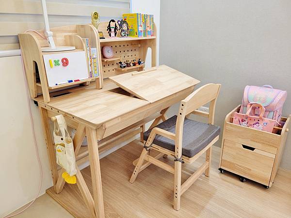 【兒童書桌推薦】環安傢俱好好學習桌椅許願組。從小孩用到大人。 【兒童書桌推薦】環安傢俱好好學習桌椅許願組。從小孩用到大人。