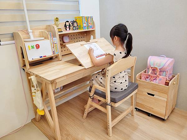 【兒童書桌推薦】環安傢俱好好學習桌椅許願組。從小孩用到大人。 【兒童書桌推薦】環安傢俱好好學習桌椅許願組。從小孩用到大人。