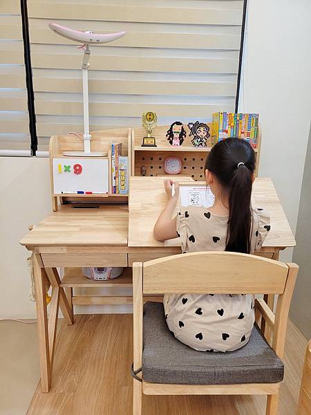 【兒童書桌推薦】環安傢俱好好學習桌椅許願組。從小孩用到大人。 【兒童書桌推薦】環安傢俱好好學習桌椅許願組。從小孩用到大人。