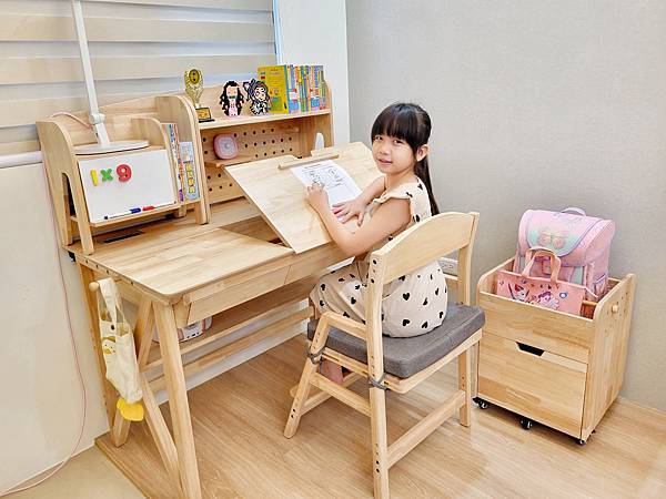 【兒童書桌推薦】環安傢俱好好學習桌椅許願組。從小孩用到大人。 【兒童書桌推薦】環安傢俱好好學習桌椅許願組。從小孩用到大人。