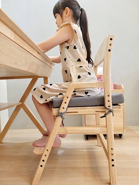 【兒童書桌推薦】環安傢俱好好學習桌椅許願組。從小孩用到大人。 【兒童書桌推薦】環安傢俱好好學習桌椅許願組。從小孩用到大人。