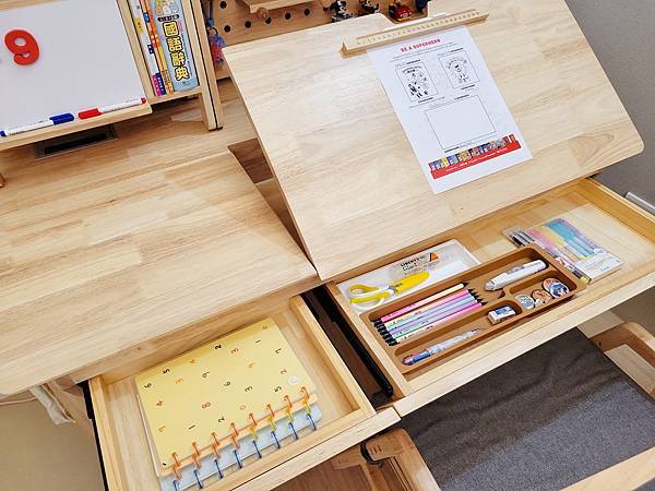 【兒童書桌推薦】環安傢俱好好學習桌椅許願組。從小孩用到大人。 【兒童書桌推薦】環安傢俱好好學習桌椅許願組。從小孩用到大人。