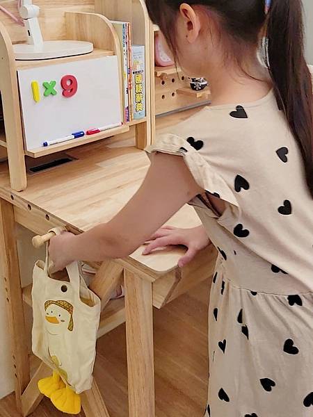 【兒童書桌推薦】環安傢俱好好學習桌椅許願組。從小孩用到大人。 【兒童書桌推薦】環安傢俱好好學習桌椅許願組。從小孩用到大人。