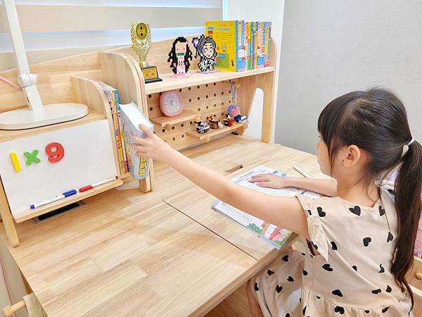 【兒童書桌推薦】環安傢俱好好學習桌椅許願組。從小孩用到大人。 【兒童書桌推薦】環安傢俱好好學習桌椅許願組。從小孩用到大人。