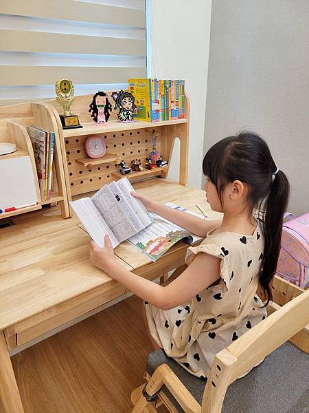 【兒童書桌推薦】環安傢俱好好學習桌椅許願組。從小孩用到大人。 【兒童書桌推薦】環安傢俱好好學習桌椅許願組。從小孩用到大人。