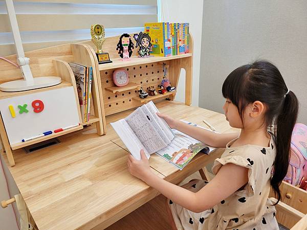 【兒童書桌推薦】環安傢俱好好學習桌椅許願組。從小孩用到大人。 【兒童書桌推薦】環安傢俱好好學習桌椅許願組。從小孩用到大人。