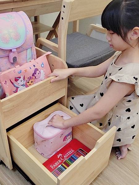 【兒童書桌推薦】環安傢俱好好學習桌椅許願組。從小孩用到大人。 【兒童書桌推薦】環安傢俱好好學習桌椅許願組。從小孩用到大人。