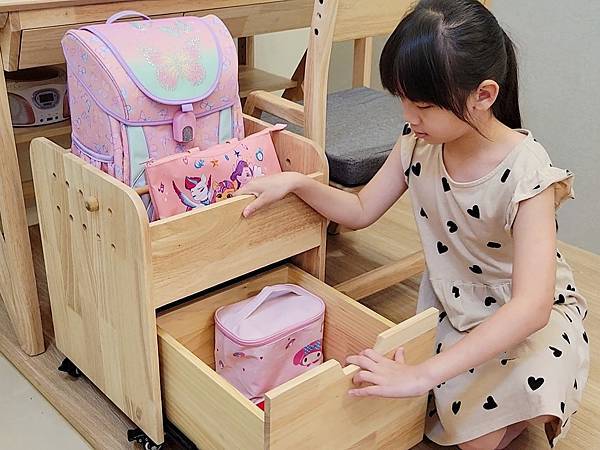 【兒童書桌推薦】環安傢俱好好學習桌椅許願組。從小孩用到大人。 【兒童書桌推薦】環安傢俱好好學習桌椅許願組。從小孩用到大人。