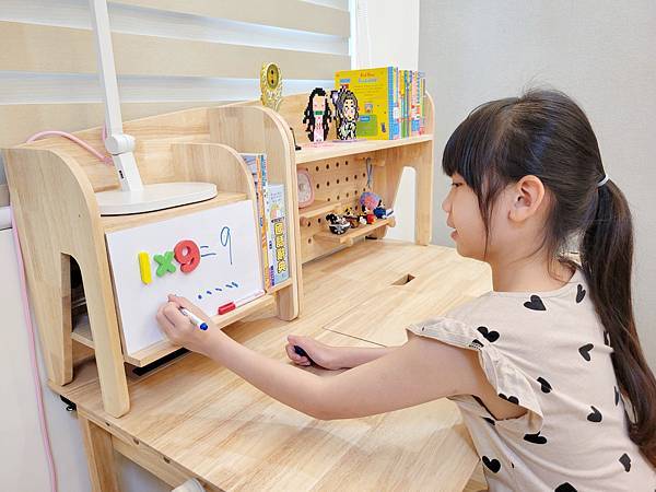 【兒童書桌推薦】環安傢俱好好學習桌椅許願組。從小孩用到大人。 【兒童書桌推薦】環安傢俱好好學習桌椅許願組。從小孩用到大人。