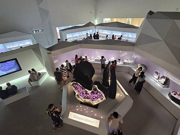 【大地瑰寶】台中科博館最新開幕的長設展廳。6歲以下免費。全台