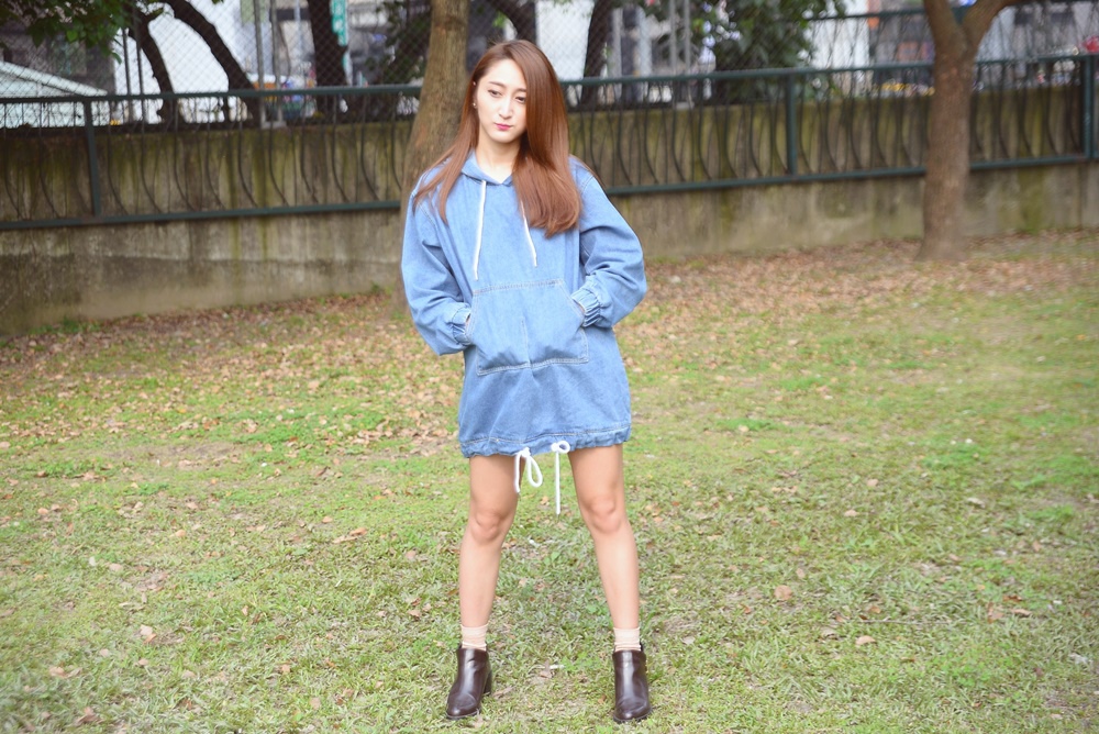 【NO.8 Day outfit】陽光出現啦!!經典個性牛仔抽繩連帽長版衣私服分享❤❤