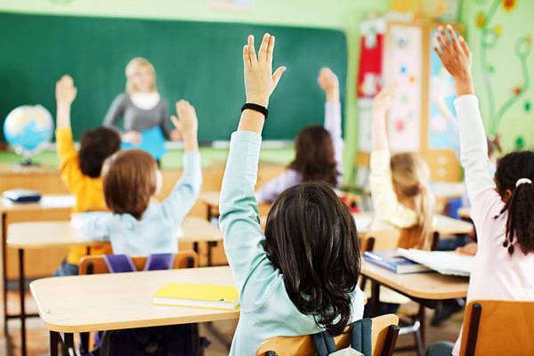 hands-up-classroom-751x500.jpg hands-up-classroom-751x500.jpg