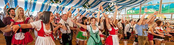 Oktoberfest-Dancing-D2C2_4493-e2