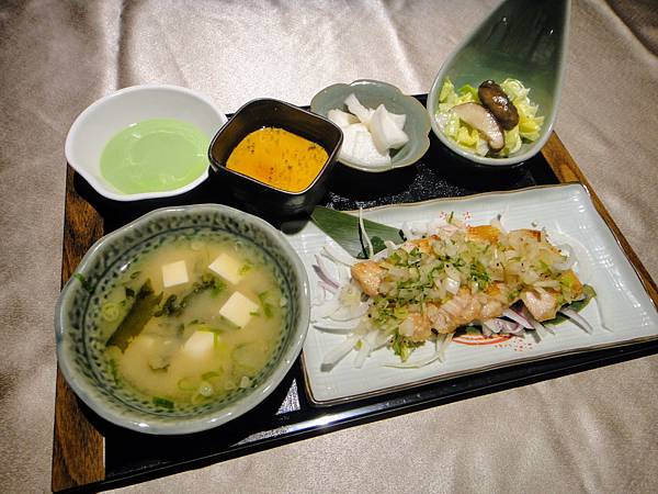 【美食】「魚紳海鮮美食餐廳」中山區美食日式定食推薦，台北日式